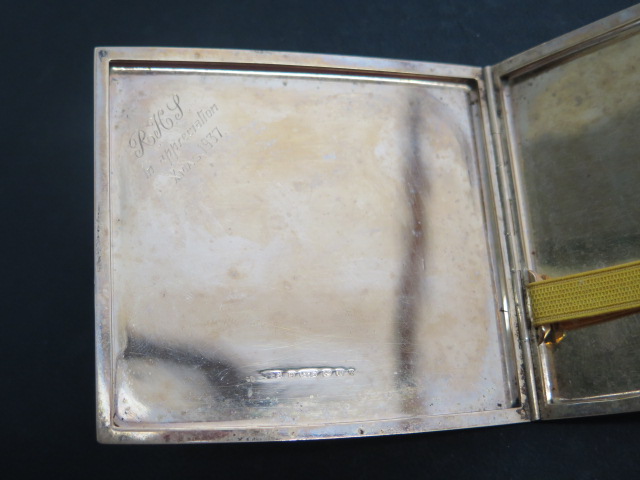 A 9ct yellow gold cigarette / card case, approx 121.8 grams, Birmingham 1937, with presentation - Image 7 of 10