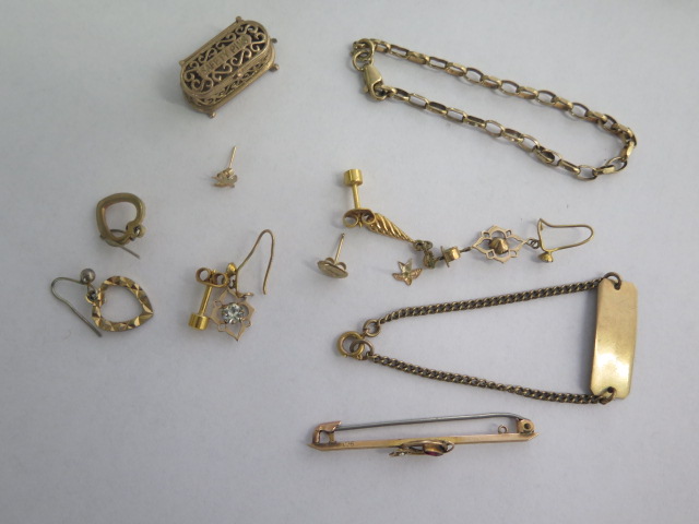 A 9ct gold charm (loop broken), two 9ct bracelets, and a 9ct gold bar brooch with a metal pin, total - Image 2 of 2