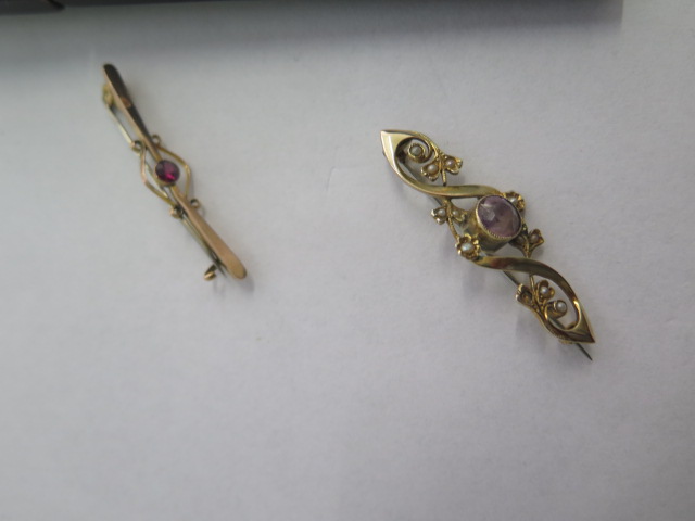 Two 9ct yellow gold brooches with metal pins and a 9ct yellow gold pearl pin, total approx 5.8 grams - Image 3 of 4