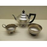 A silver three piece Mappin and Webb bachelors tea set, Sheffield 1900/01, approx 16.8 troy oz, no