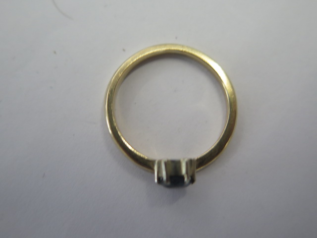 A yellow gold sapphire ring size L - approx weight 2.4 grams - surface tests to approx 9ct - good - Image 4 of 4