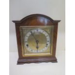 An Elliot 3 train chiming walnut cased mantle clock - Height 26cm - working order