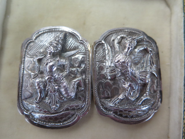 A Nepalese white metal 2 part buckle, 7.5cm wide, approx 38 grams and a boxed set of gilt metal - Image 4 of 10