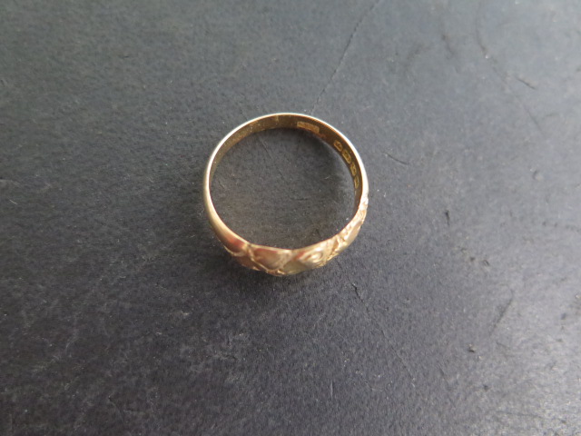 An 18ct yellow gold ring, size S, approx 5.8 grams - Image 4 of 4