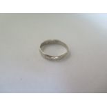 A 9ct white gold band ring size Q - approx weight 2 grams