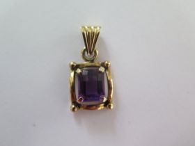 A 14ct yellow gold amethyst pendant - Length 2.5cm - good condition - approx weight 4.5 grams