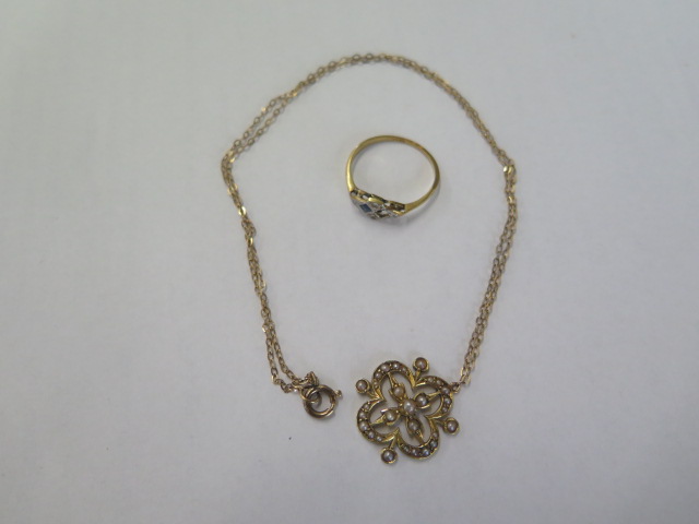 An 18ct ring (missing a stone) and a 15ct pearl pendant on a gilt chain - approx weight 4.6 grams