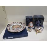 A Royal Crown Derby 1999 Christmas plate ad 1995 plate, a Santa and sleigh paperweight and an old