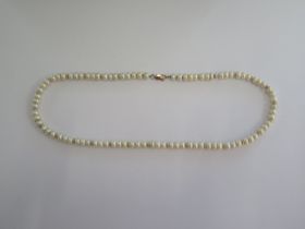 A single string of pearls with a 9ct gold clasp - pearls approx 5mm wide - generally good