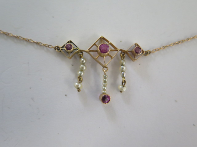 A pretty 9ct yellow gold amethyst and pearl necklace - Length 36cm - approx weight 2.5 grams - Image 2 of 2