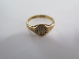 An 18ct yellow gold engraved signet ring size P - approx weight 4.2 grams