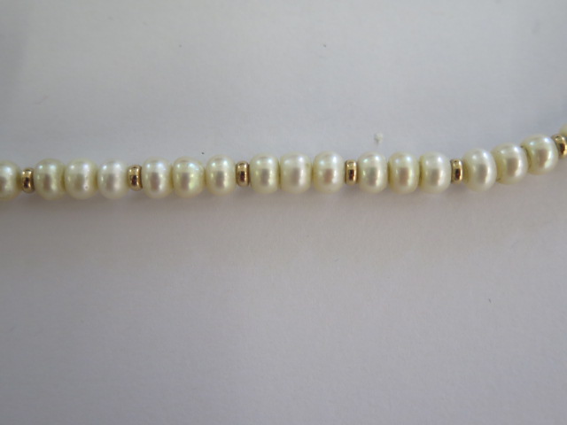 A single string of pearls with a 9ct gold clasp - pearls approx 5mm wide - generally good - Image 2 of 2