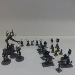 A collection of 184 Lord of the Rings/Fantasy/Wargaming metal/plastic figures - 30 Dunlendings, 8