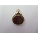 A 9ct yellow gold rotating fob approx 5grams - in generally good condition