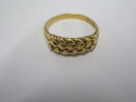 A hallmarked 18ct yellow gold rope twist ring size W - approx weight 7.1 grams