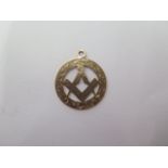 A hallmarked 9ct yellow gold Masonic fob - Width 20mm - approx weight 2 grams