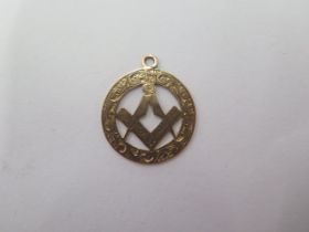 A hallmarked 9ct yellow gold Masonic fob - Width 20mm - approx weight 2 grams