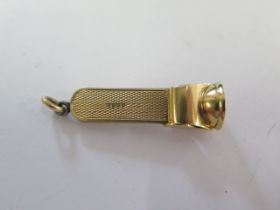 An 18ct yellow gold cased cigar cutter with sprung metal blade - Length 5cm - total weight approx