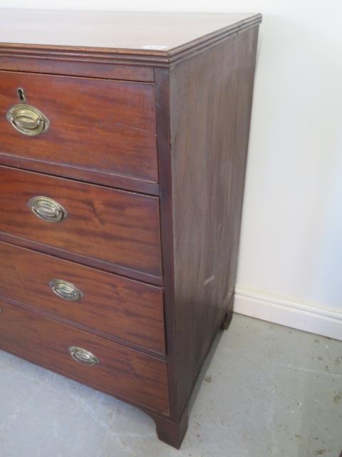 A Georgian mahogany five drawer chest on bracket feet - Height 101cm x 105cm x 51cm - Image 3 of 3