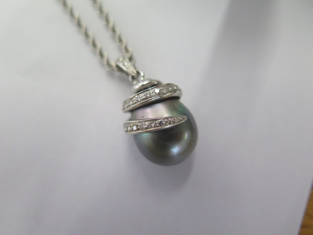 A white metal diamond set tear drop black pearl pendant on an 18ct white gold 42cm chain along - Image 2 of 5