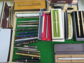 A good collection of assorted inkpens and pencils including Parker, Cross, Sheaffer