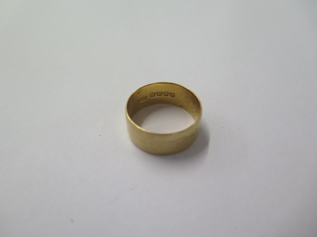 An 18ct gold band ring size R - approx weight 6.2 grams