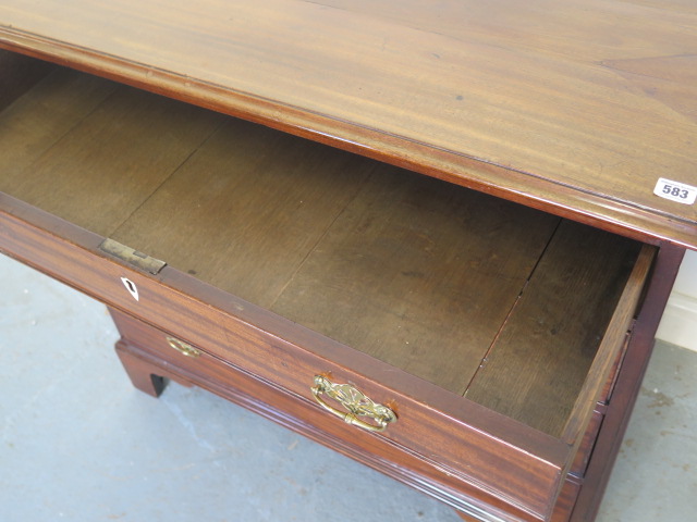 A Georgian mahogany chest of drawers with four graduating drawers on bracket feet - Height 82cm x - Image 3 of 4