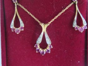 A 9ct yellow gold pendant on chain and matching earring set - approx weight 3.8 grams