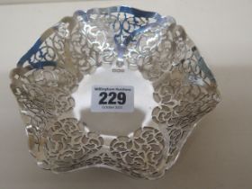 A silver pierced dish - approx weight 3 troy oz