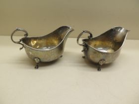 A pair of silver sauce boats - approx weight 7.7 troy oz - both in good condition