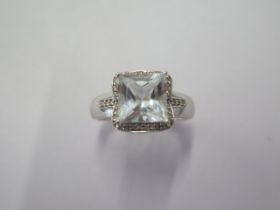A 9ct white gold aquamarine and diamond ring size R - approx weight 4.4 grams - in good condition