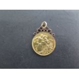 An Edward VII gold full sovereign dated 1905 with a soldiered pendant mount - approx total weight