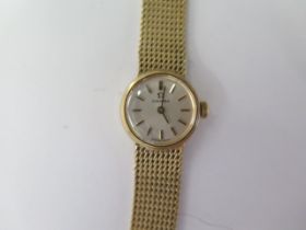 An Omega ladies 9ct yellow gold manual wind bracelet wristwatch with 16mm case - total weight approx