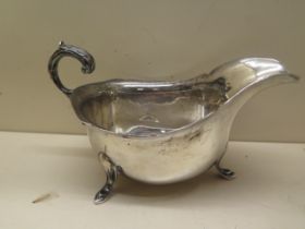 An Elizabeth II Irish Dublin 1971 sauce boat - Length 18cm - approx weight 10.6 troy oz