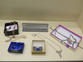 A collection of assorted silver jewellery - approx weight 9 troy oz