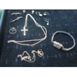 A quantity of 9ct gold jewellery and a chain and cross - approx total weight 9 grams - and an Avia