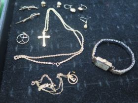 A quantity of 9ct gold jewellery and a chain and cross - approx total weight 9 grams - and an Avia