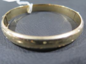 A 9ct yellow gold bangle bracelet - approx 6cm - weight approx 10.7 grams