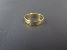 An 18ct yellow gold wedding band - size R - weight approx 3.5 grams