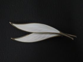 David Andesen - Norwegian silver and enamel leaf brooch, white enamel in excellent condition -