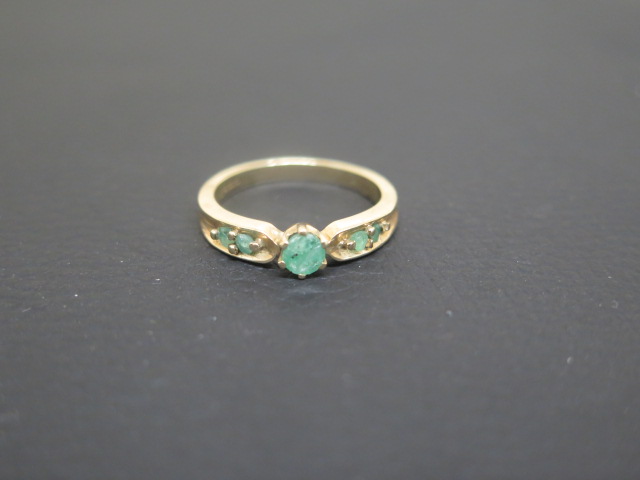 A 9ct yellow gold and jadeite ring size R - approx weight 2.9 grams - good overall condition