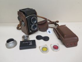 A Walz Wagoflex camera with matching fitted brown leather case and accessories