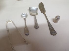 Five small silver items - total weight approx 2 troy oz