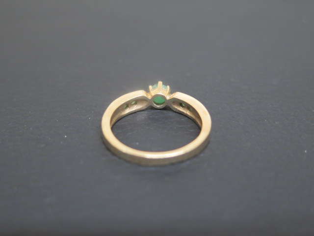 A 9ct yellow gold and jadeite ring size R - approx weight 2.9 grams - good overall condition - Image 4 of 4