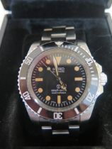 A gents Seiko automatic submariner steel cased and bracelet wristwatch with a black dial and bezel -