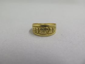 An 18ct yellow gold 'Mizpah' ring size P - weight approx 3 grams