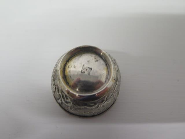 A Chinese export silver salt, Wang Hing, Hong Kong, late 19th/early 20th century - approx 4.5cm - Image 2 of 4