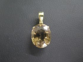 An 18ct (tested) yellow gold and smokey quartz drop pendant, oval shaped quartz approx 2.5cm x 2cm -