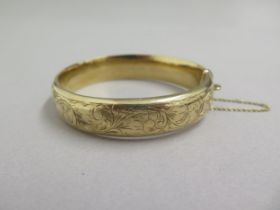 A 9ct yellow gold bangle bracelet - approx 6cm diameter - weight approx 19.9 grams