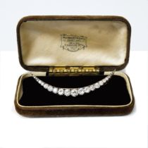 A very good late Victorian diamond crescent brooch - Yellow and white metal set with 23 graduated